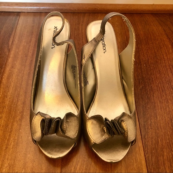 Xhilaration Silver Heels Ruffle Top Size 6 - Picture 6 of 13